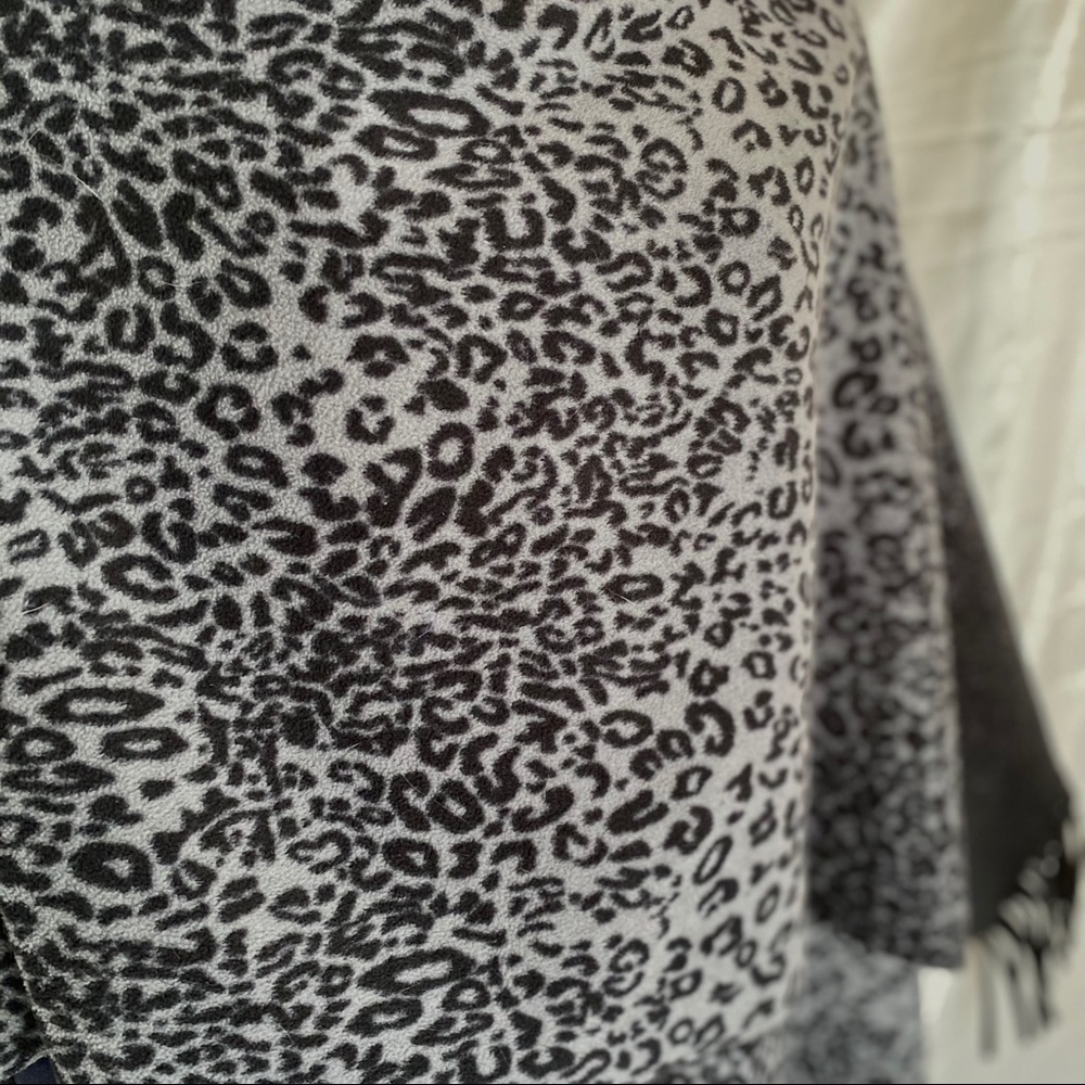 Lightweight Black Gray Versatile Wrap! - Picture 9 of 13